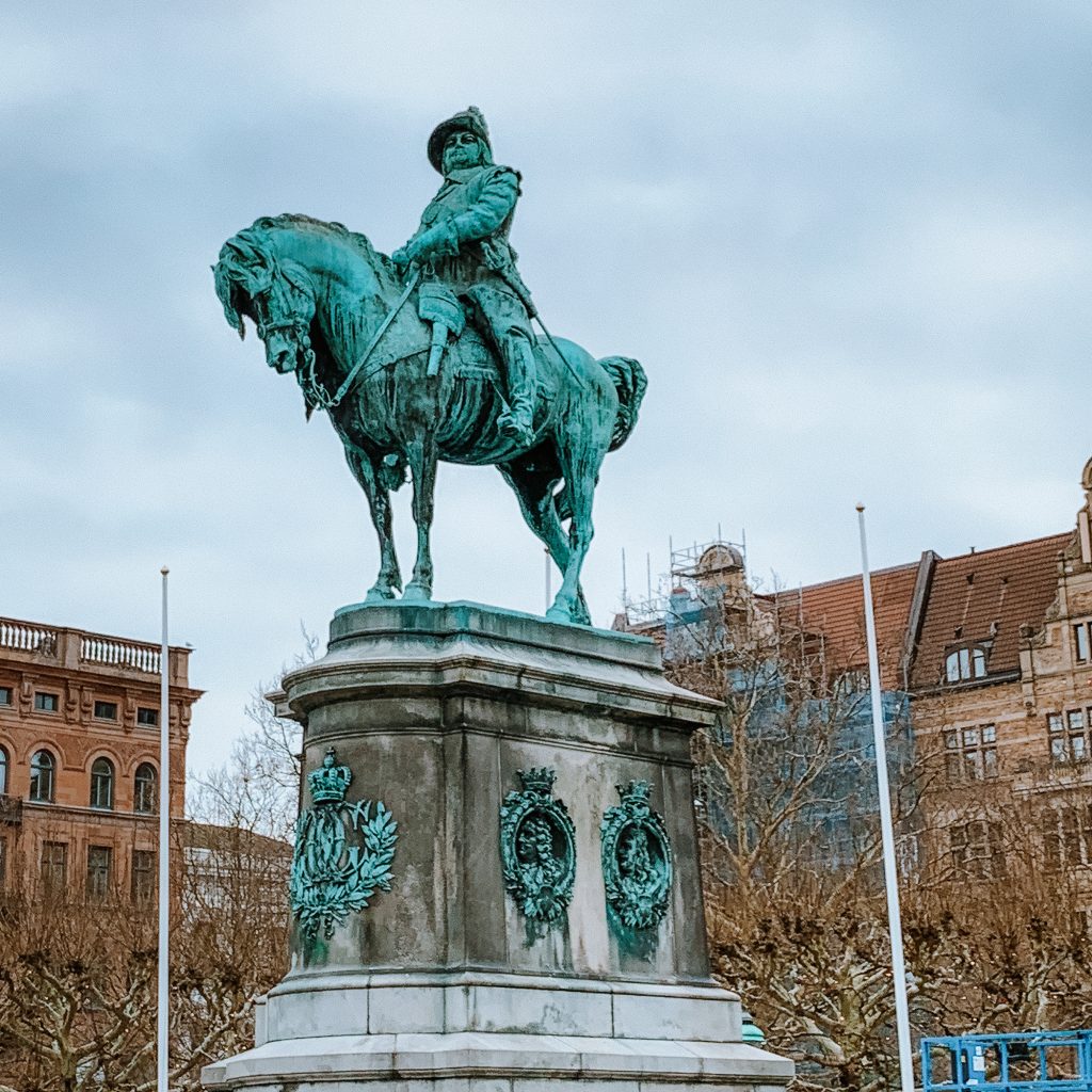 statue of a man on ahorse in Stortorget square