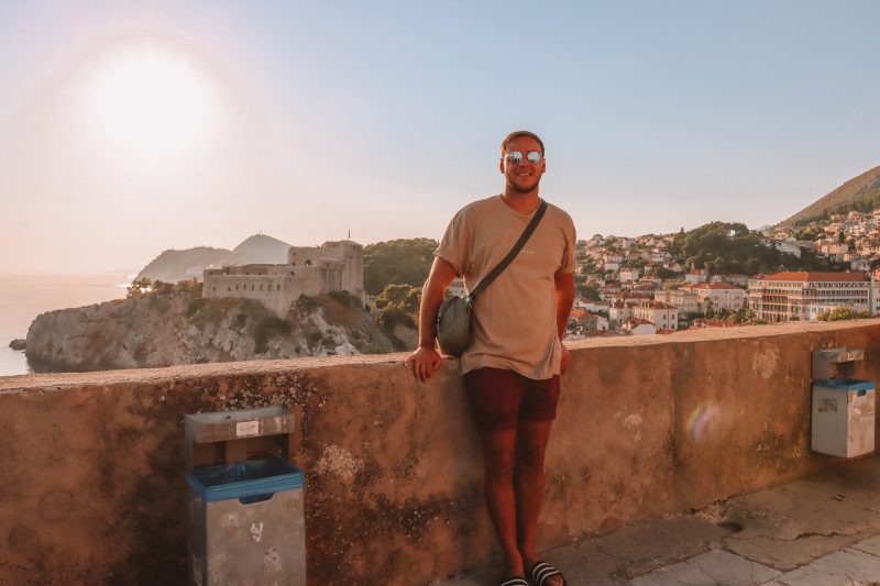 A man by the walls of Dubrovnik. What to do in Dubrovnik