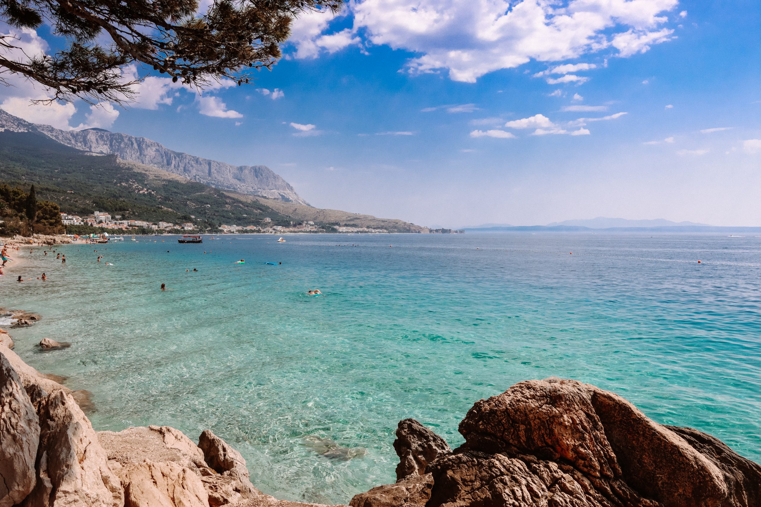 Turquoise waters and rocks with pine trees in the Croatian Riviera. Things to see in Makarska.